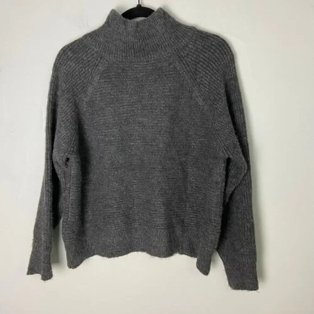 Topshop Gray Mock Neck Asymmetric Zip Neckline Sweater Size Small (4-6)